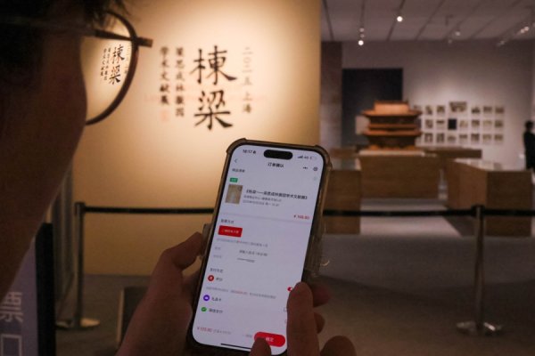 宜人配资 上海还是太超前了！商场积分可抵演出票价，六神花露水穿上宝可梦“外套”