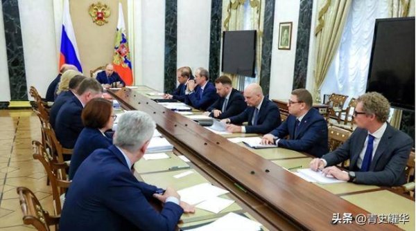 涨上策 普京面无表情连问3个问题 全场哑火无人应答